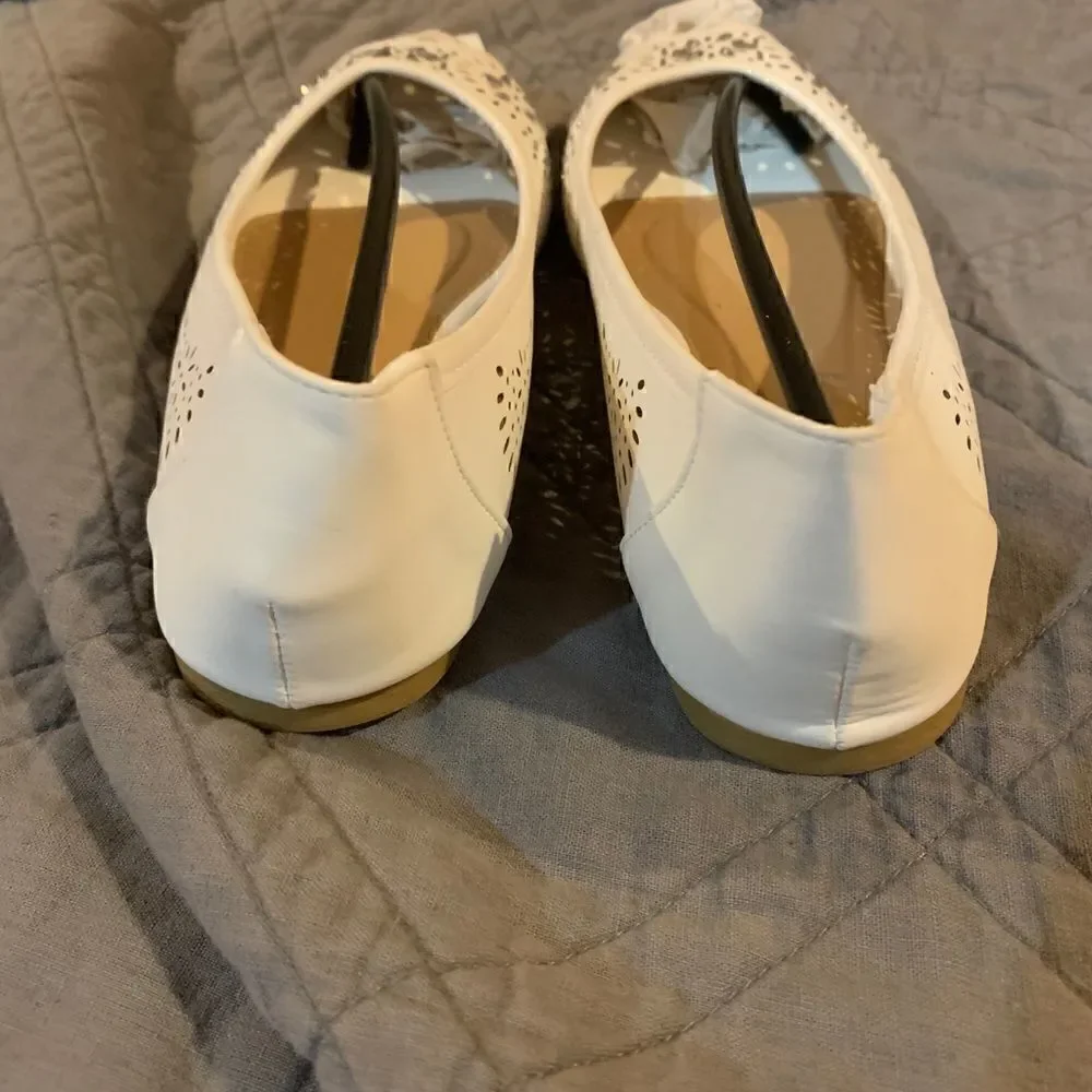 NWOB Lilley Rhinestone Laser Cut Flats Sz 7